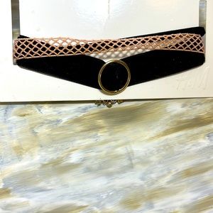 H&M chokers. Black chokers. Pink chokers.